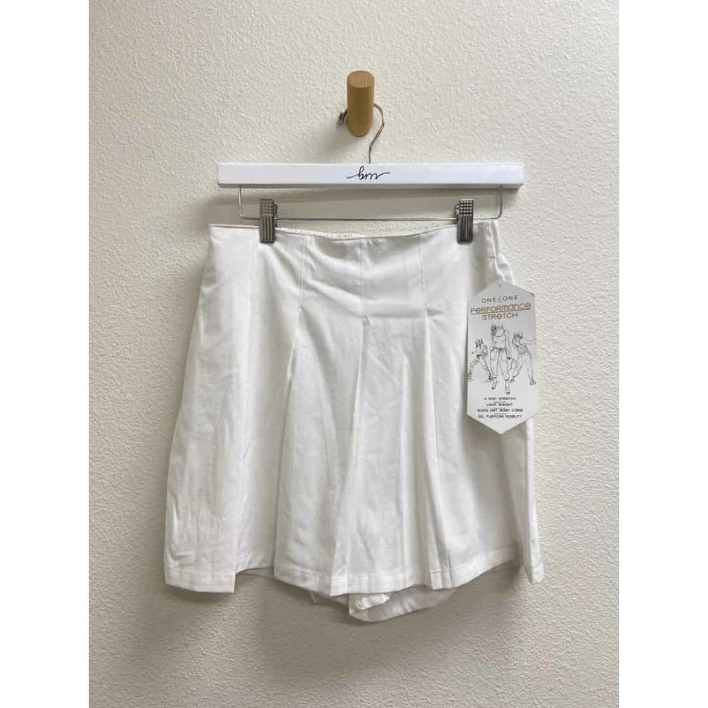 One 5 One Shorts White Size S NWT